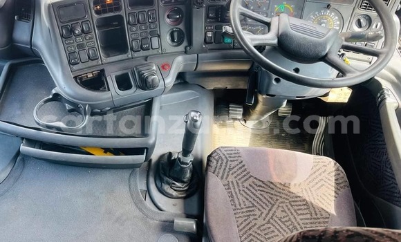 Nunua Mpya Scania 113–320 Nyeusi Lori ndani ya Dar es Salaam nchini Dar es Salaam Nunua Mpya Scania 113–320 Nyeusi Lori ndani ya Dar es Salaam nchini Dar es Salaam