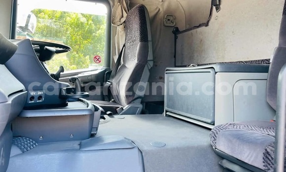 Nunua Mpya Scania 113–320 Nyeusi Lori ndani ya Dar es Salaam nchini Dar es Salaam Nunua Mpya Scania 113–320 Nyeusi Lori ndani ya Dar es Salaam nchini Dar es Salaam