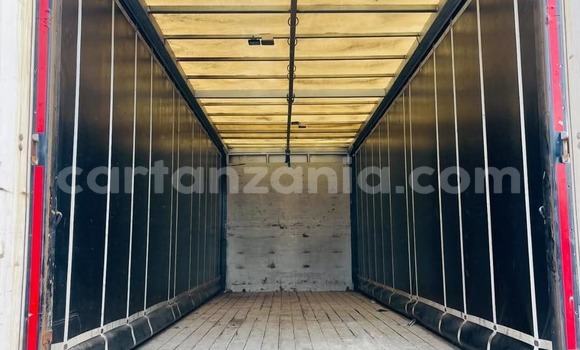 Nunua Mpya Scania 113–320 Nyeusi Lori ndani ya Dar es Salaam nchini Dar es Salaam Nunua Mpya Scania 113–320 Nyeusi Lori ndani ya Dar es Salaam nchini Dar es Salaam