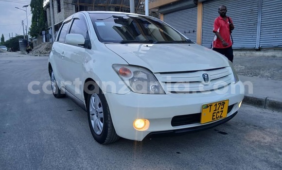 Buy Used Toyota IST White Car in Dar es Salaam in Dar es Salaam Buy Used Toyota IST White Car in Dar es Salaam in Dar es Salaam
