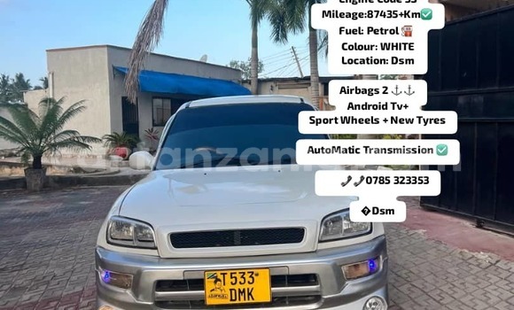 Nunua Ilio tumika Toyota RAV4 Nyeupe Gari ndani ya Dar es Salaam nchini Dar es Salaam