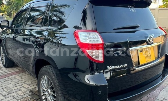 Nunua Ilio tumika Toyota Vanguard Nyeusi Gari ndani ya Dar es Salaam nchini Dar es Salaam