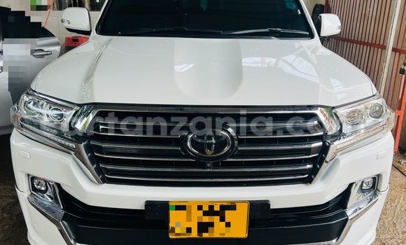 Buy Used Range Rover Range Rover White Car in Dar es Salaam in Dar es Salaam
