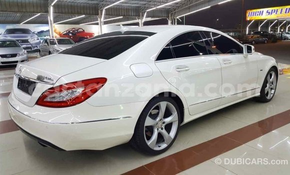 Nunua Imported Mercedes‒Benz 190 (W201) Nyeupe Gari ndani ya Import - Dubai nchini Arusha Nunua Imported Mercedes‒Benz 190 (W201) Nyeupe Gari ndani ya Import - Dubai nchini Arusha