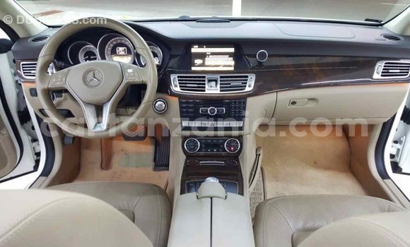 Nunua Imported Mercedes‒Benz 190 (W201) Nyeupe Gari ndani ya Import - Dubai nchini Arusha Nunua Imported Mercedes‒Benz 190 (W201) Nyeupe Gari ndani ya Import - Dubai nchini Arusha