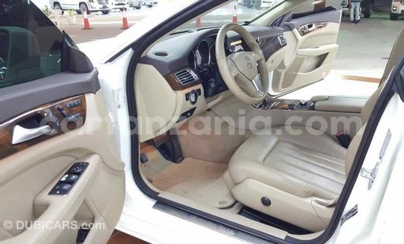 Nunua Imported Mercedes‒Benz 190 (W201) Nyeupe Gari ndani ya Import - Dubai nchini Arusha Nunua Imported Mercedes‒Benz 190 (W201) Nyeupe Gari ndani ya Import - Dubai nchini Arusha