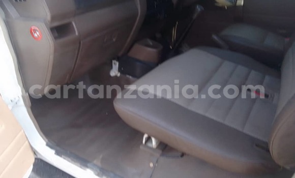 Nunua Ilio tumika Toyota Land Cruiser Nyeupe Gari ndani ya Dar es Salaam nchini Dar es Salaam Nunua Ilio tumika Toyota Land Cruiser Nyeupe Gari ndani ya Dar es Salaam nchini Dar es Salaam