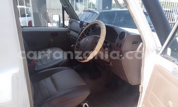 Nunua Ilio tumika Toyota Land Cruiser Nyeupe Gari ndani ya Dar es Salaam nchini Dar es Salaam Nunua Ilio tumika Toyota Land Cruiser Nyeupe Gari ndani ya Dar es Salaam nchini Dar es Salaam