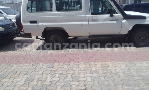 Nunua Ilio tumika Toyota Land Cruiser Nyeupe Gari ndani ya Dar es Salaam nchini Dar es Salaam Nunua Ilio tumika Toyota Land Cruiser Nyeupe Gari ndani ya Dar es Salaam nchini Dar es Salaam