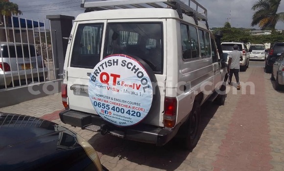 Nunua Ilio tumika Toyota Land Cruiser Nyeupe Gari ndani ya Dar es Salaam nchini Dar es Salaam Nunua Ilio tumika Toyota Land Cruiser Nyeupe Gari ndani ya Dar es Salaam nchini Dar es Salaam