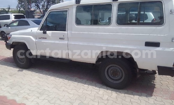 Nunua Ilio tumika Toyota Land Cruiser Nyeupe Gari ndani ya Dar es Salaam nchini Dar es Salaam Nunua Ilio tumika Toyota Land Cruiser Nyeupe Gari ndani ya Dar es Salaam nchini Dar es Salaam