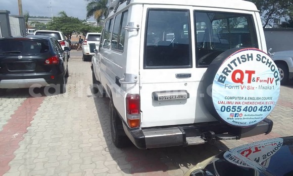 Nunua Ilio tumika Toyota Land Cruiser Nyeupe Gari ndani ya Dar es Salaam nchini Dar es Salaam Nunua Ilio tumika Toyota Land Cruiser Nyeupe Gari ndani ya Dar es Salaam nchini Dar es Salaam