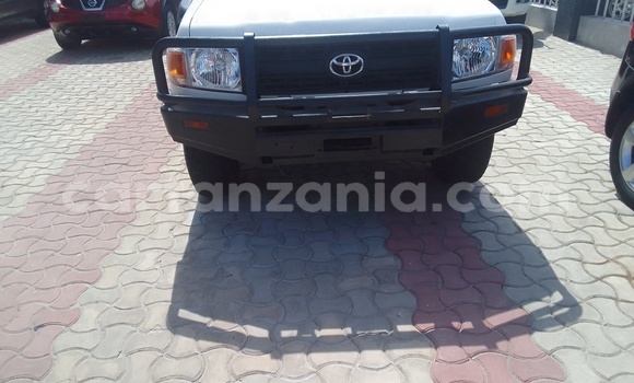 Nunua Ilio tumika Toyota Land Cruiser Nyeupe Gari ndani ya Dar es Salaam nchini Dar es Salaam Nunua Ilio tumika Toyota Land Cruiser Nyeupe Gari ndani ya Dar es Salaam nchini Dar es Salaam