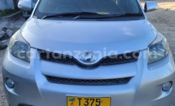 Buy Used Toyota IST Silver Car in Dar es Salaam in Dar es Salaam Buy Used Toyota IST Silver Car in Dar es Salaam in Dar es Salaam