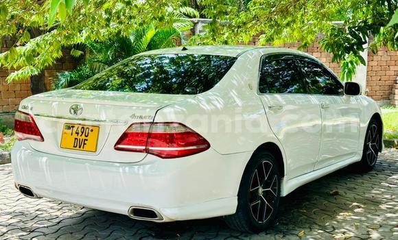 Nunua Ilio tumika Toyota Crown Nyeupe Gari ndani ya Dar es Salaam nchini Dar es Salaam Nunua Ilio tumika Toyota Crown Nyeupe Gari ndani ya Dar es Salaam nchini Dar es Salaam