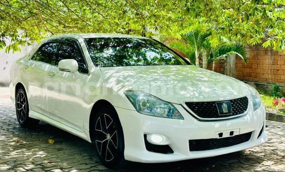 Nunua Ilio tumika Toyota Crown Nyeupe Gari ndani ya Dar es Salaam nchini Dar es Salaam Nunua Ilio tumika Toyota Crown Nyeupe Gari ndani ya Dar es Salaam nchini Dar es Salaam