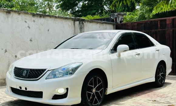 Nunua Ilio tumika Toyota Crown Nyeupe Gari ndani ya Dar es Salaam nchini Dar es Salaam Nunua Ilio tumika Toyota Crown Nyeupe Gari ndani ya Dar es Salaam nchini Dar es Salaam