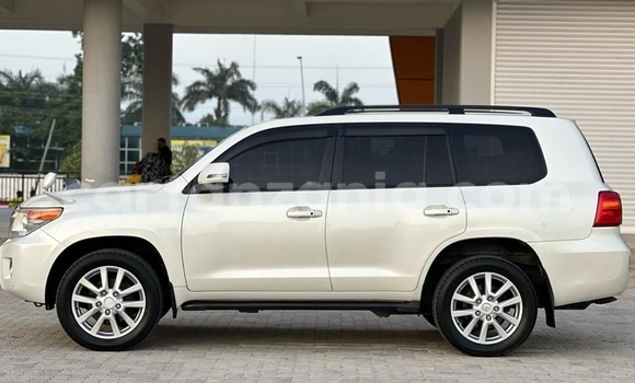 Buy Import Toyota Land Cruiser White Car in Dar es Salaam in Dar es Salaam Buy Import Toyota Land Cruiser White Car in Dar es Salaam in Dar es Salaam