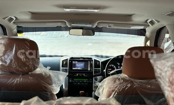 Buy Import Toyota Land Cruiser White Car in Dar es Salaam in Dar es Salaam Buy Import Toyota Land Cruiser White Car in Dar es Salaam in Dar es Salaam