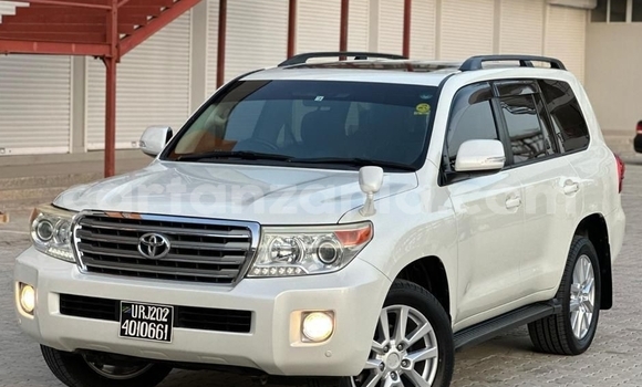 Buy Import Toyota Land Cruiser White Car in Dar es Salaam in Dar es Salaam Buy Import Toyota Land Cruiser White Car in Dar es Salaam in Dar es Salaam