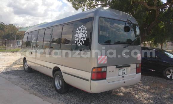 Nunua Ilio tumika Toyota Coaster Nyingine Gari ndani ya Dar es Salaam nchini Dar es Salaam Nunua Ilio tumika Toyota Coaster Nyingine Gari ndani ya Dar es Salaam nchini Dar es Salaam
