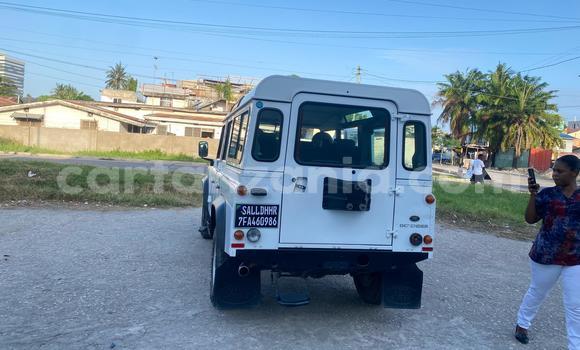 Nunua Imported Land Rover Defender Nyeupe Gari ndani ya Dar es Salaam nchini Dar es Salaam Nunua Imported Land Rover Defender Nyeupe Gari ndani ya Dar es Salaam nchini Dar es Salaam