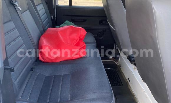 Nunua Imported Land Rover Defender Nyeupe Gari ndani ya Dar es Salaam nchini Dar es Salaam Nunua Imported Land Rover Defender Nyeupe Gari ndani ya Dar es Salaam nchini Dar es Salaam