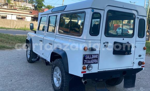 Nunua Imported Land Rover Defender Nyeupe Gari ndani ya Dar es Salaam nchini Dar es Salaam Nunua Imported Land Rover Defender Nyeupe Gari ndani ya Dar es Salaam nchini Dar es Salaam