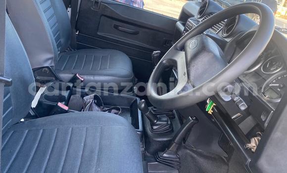 Nunua Imported Land Rover Defender Nyeupe Gari ndani ya Dar es Salaam nchini Dar es Salaam Nunua Imported Land Rover Defender Nyeupe Gari ndani ya Dar es Salaam nchini Dar es Salaam