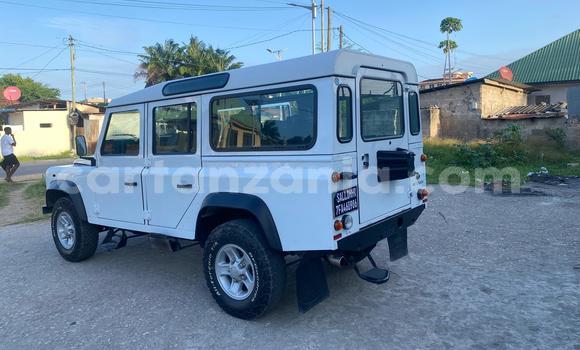 Nunua Imported Land Rover Defender Nyeupe Gari ndani ya Dar es Salaam nchini Dar es Salaam Nunua Imported Land Rover Defender Nyeupe Gari ndani ya Dar es Salaam nchini Dar es Salaam