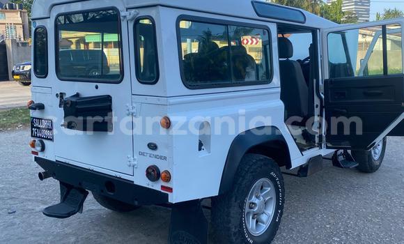 Nunua Imported Land Rover Defender Nyeupe Gari ndani ya Dar es Salaam nchini Dar es Salaam Nunua Imported Land Rover Defender Nyeupe Gari ndani ya Dar es Salaam nchini Dar es Salaam