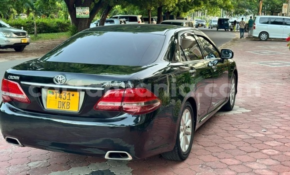 Nunua Ilio tumika Toyota Crown Nyeusi Gari ndani ya Ilala nchini Dar es Salaam Nunua Ilio tumika Toyota Crown Nyeusi Gari ndani ya Ilala nchini Dar es Salaam