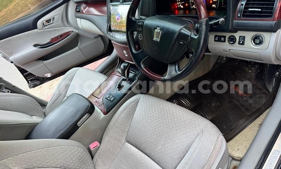 Nunua Ilio tumika Toyota Crown Nyeusi Gari ndani ya Ilala nchini Dar es Salaam Nunua Ilio tumika Toyota Crown Nyeusi Gari ndani ya Ilala nchini Dar es Salaam