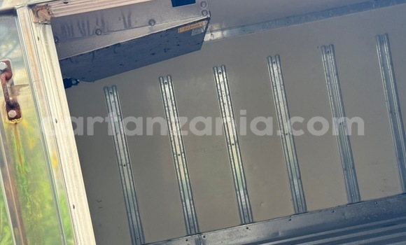 Buy Used Mitsubishi Chariot White Car in Ilala in Dar es Salaam Buy Used Mitsubishi Chariot White Car in Ilala in Dar es Salaam