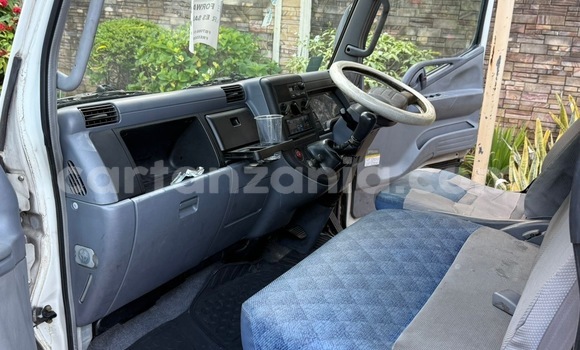 Buy Used Mitsubishi Chariot White Car in Ilala in Dar es Salaam Buy Used Mitsubishi Chariot White Car in Ilala in Dar es Salaam