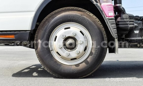 Buy Import Mitsubishi L400 White Truck in Import - Dubai in Arusha