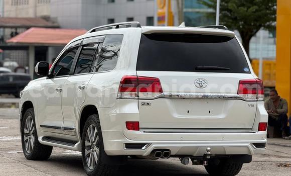 Nunua Imported Toyota Land Cruiser Nyeupe Gari ndani ya Dar es Salaam nchini Dar es Salaam Nunua Imported Toyota Land Cruiser Nyeupe Gari ndani ya Dar es Salaam nchini Dar es Salaam