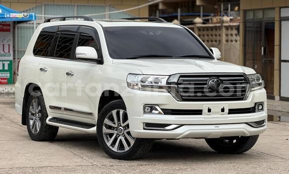 Nunua Imported Toyota Land Cruiser Nyeupe Gari ndani ya Dar es Salaam nchini Dar es Salaam Nunua Imported Toyota Land Cruiser Nyeupe Gari ndani ya Dar es Salaam nchini Dar es Salaam