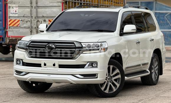 Nunua Imported Toyota Land Cruiser Nyeupe Gari ndani ya Dar es Salaam nchini Dar es Salaam Nunua Imported Toyota Land Cruiser Nyeupe Gari ndani ya Dar es Salaam nchini Dar es Salaam