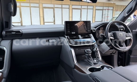 Nunua Imported Toyota Land Cruiser Nyeusi Gari ndani ya Dar es Salaam nchini Dar es Salaam Nunua Imported Toyota Land Cruiser Nyeusi Gari ndani ya Dar es Salaam nchini Dar es Salaam