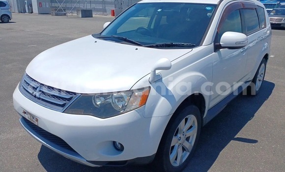 Buy Import Mitsubishi Outlander White Car in Dar es Salaam in Dar es Salaam Buy Import Mitsubishi Outlander White Car in Dar es Salaam in Dar es Salaam