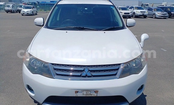 Nunua Imported Mitsubishi Outlander Nyeupe Gari ndani ya Dar es Salaam nchini Dar es Salaam Nunua Imported Mitsubishi Outlander Nyeupe Gari ndani ya Dar es Salaam nchini Dar es Salaam