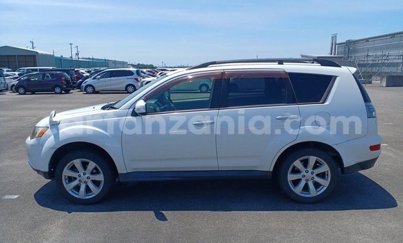 Nunua Imported Mitsubishi Outlander Nyeupe Gari ndani ya Dar es Salaam nchini Dar es Salaam Nunua Imported Mitsubishi Outlander Nyeupe Gari ndani ya Dar es Salaam nchini Dar es Salaam