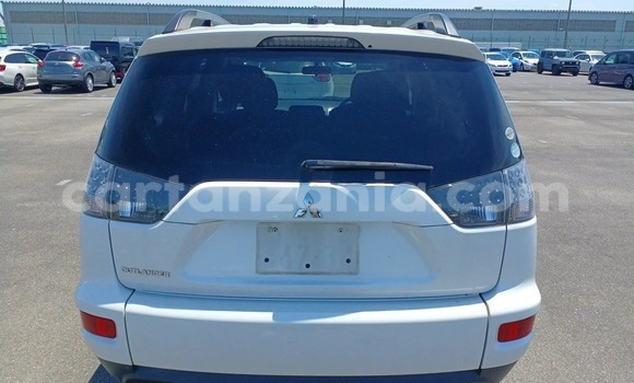 Nunua Imported Mitsubishi Outlander Nyeupe Gari ndani ya Dar es Salaam nchini Dar es Salaam Nunua Imported Mitsubishi Outlander Nyeupe Gari ndani ya Dar es Salaam nchini Dar es Salaam