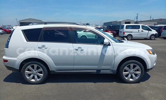Nunua Imported Mitsubishi Outlander Nyeupe Gari ndani ya Dar es Salaam nchini Dar es Salaam Nunua Imported Mitsubishi Outlander Nyeupe Gari ndani ya Dar es Salaam nchini Dar es Salaam
