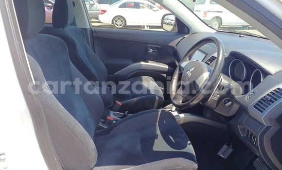 Nunua Imported Mitsubishi Outlander Nyeupe Gari ndani ya Dar es Salaam nchini Dar es Salaam Nunua Imported Mitsubishi Outlander Nyeupe Gari ndani ya Dar es Salaam nchini Dar es Salaam