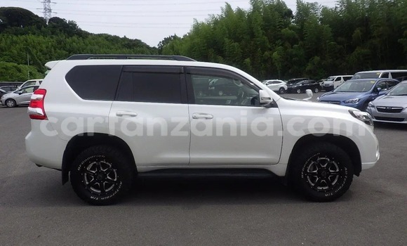 Nunua Imported Toyota Land Cruiser Prado Nyeupe Gari ndani ya Dar es Salaam nchini Dar es Salaam Nunua Imported Toyota Land Cruiser Prado Nyeupe Gari ndani ya Dar es Salaam nchini Dar es Salaam
