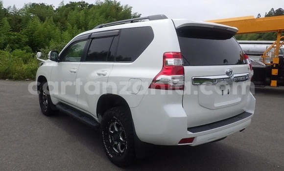 Nunua Imported Toyota Land Cruiser Prado Nyeupe Gari ndani ya Dar es Salaam nchini Dar es Salaam Nunua Imported Toyota Land Cruiser Prado Nyeupe Gari ndani ya Dar es Salaam nchini Dar es Salaam