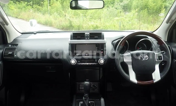 Nunua Imported Toyota Land Cruiser Prado Nyeupe Gari ndani ya Dar es Salaam nchini Dar es Salaam Nunua Imported Toyota Land Cruiser Prado Nyeupe Gari ndani ya Dar es Salaam nchini Dar es Salaam