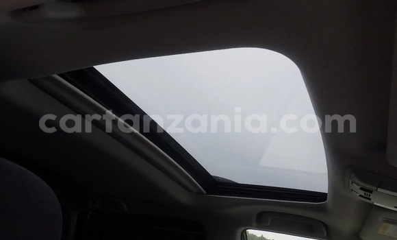 Nunua Imported Toyota Land Cruiser Prado Nyeupe Gari ndani ya Dar es Salaam nchini Dar es Salaam Nunua Imported Toyota Land Cruiser Prado Nyeupe Gari ndani ya Dar es Salaam nchini Dar es Salaam